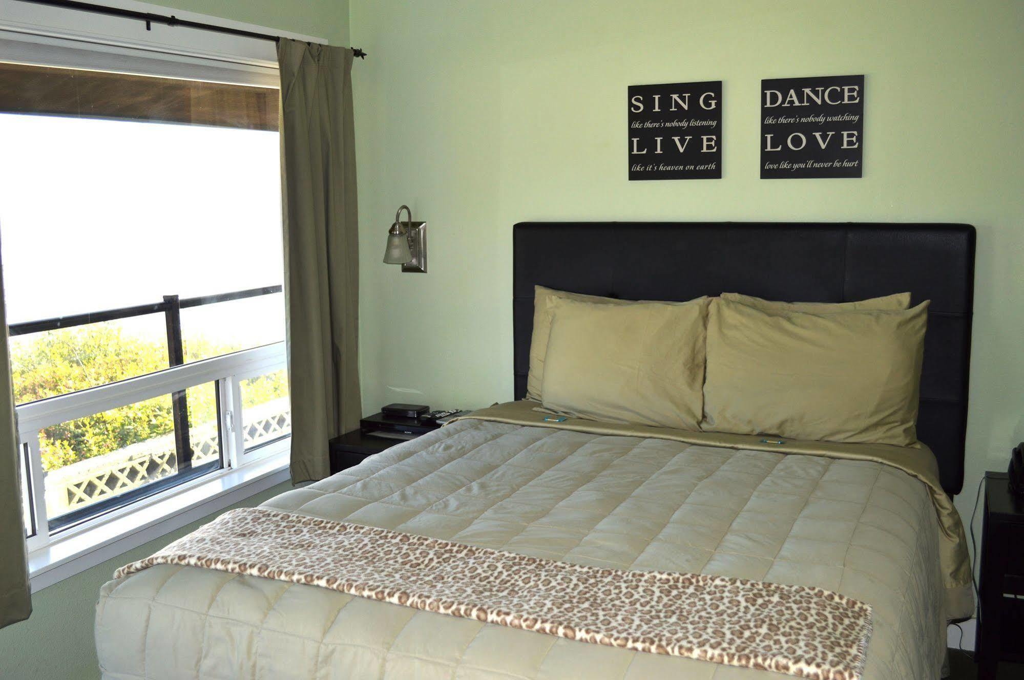 Beachfront Manor Hotel ลินคอล์น ซิตี้ ภายนอก รูปภาพ