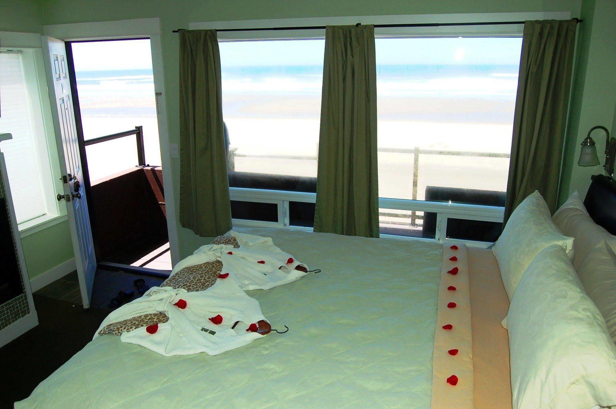 Beachfront Manor Hotel ลินคอล์น ซิตี้ ภายนอก รูปภาพ